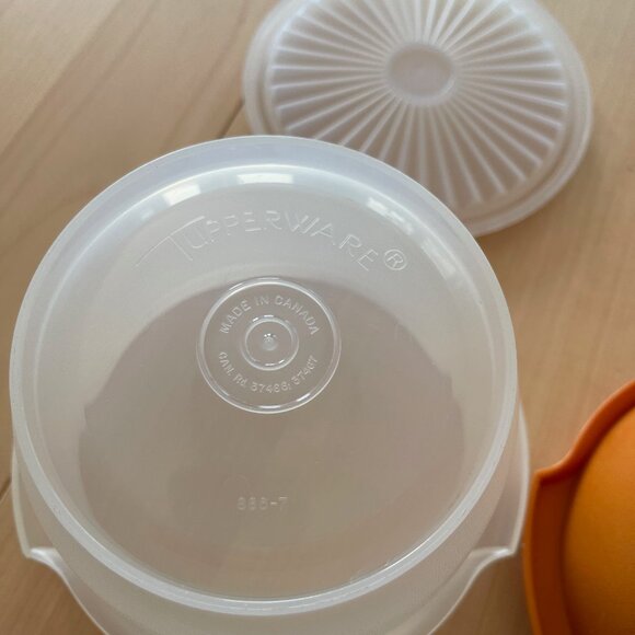 Tupperware - 2 Round Servalier Containers - Picture 7 of 8